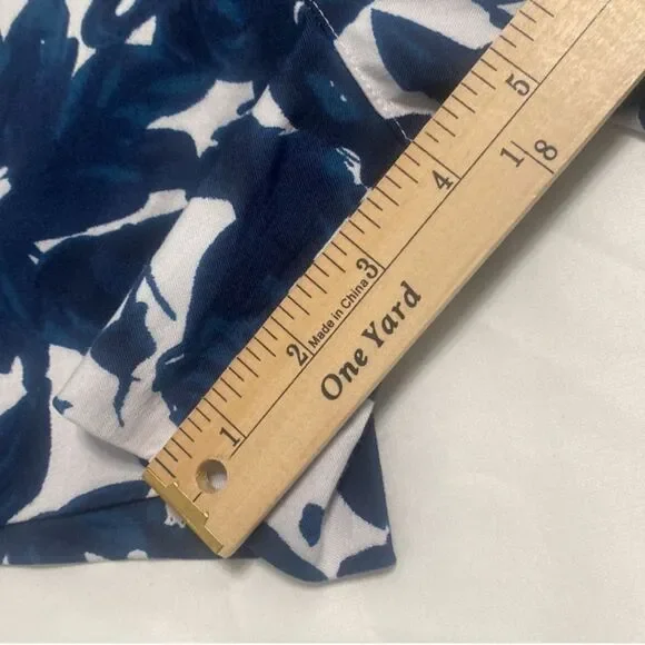Margaret M Slimming Navy Blue & White Floral Shorts Women Size XS - Picture 10 of 10